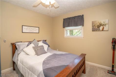8026 Garnet Avenue NE Canton OH 44721