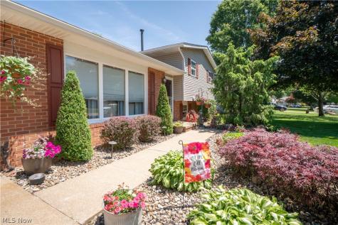 8026 Garnet Avenue NE Canton OH 44721