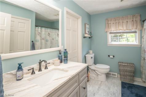 8026 Garnet Avenue NE Canton OH 44721