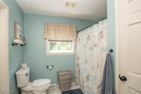 8026 Garnet Avenue NE Canton OH 44721