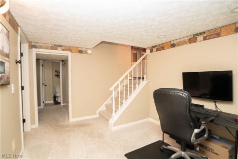 8026 Garnet Avenue NE Canton OH 44721