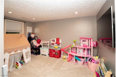 8026 Garnet Avenue NE Canton OH 44721