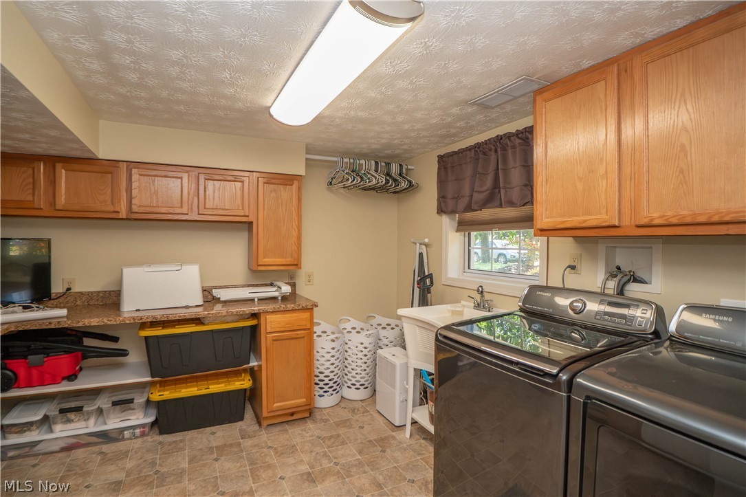 8026 Garnet Avenue NE Canton OH 44721