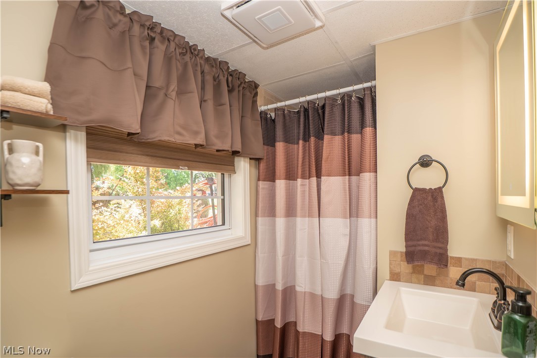 8026 Garnet Avenue NE Canton OH 44721