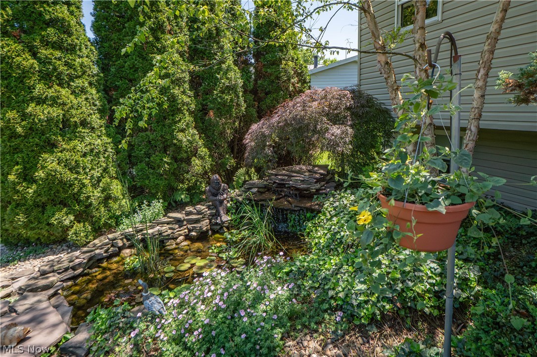 8026 Garnet Avenue NE Canton OH 44721
