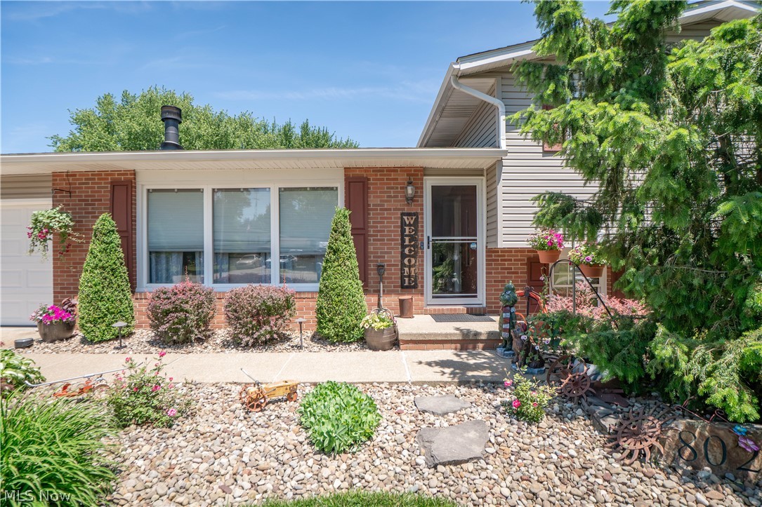 8026 Garnet Avenue NE Canton OH 44721