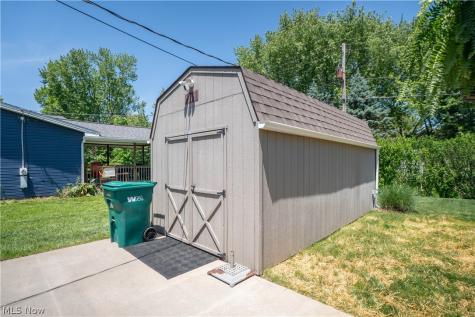 8026 Garnet Avenue NE Canton OH 44721