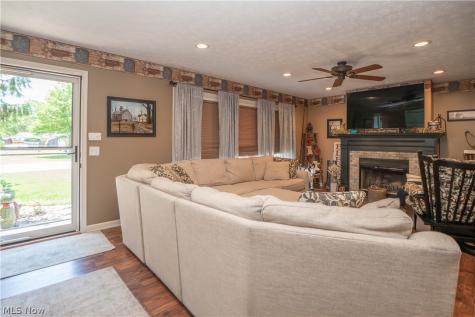 8026 Garnet Avenue NE Canton OH 44721