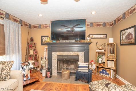 8026 Garnet Avenue NE Canton OH 44721