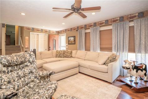 8026 Garnet Avenue NE Canton OH 44721