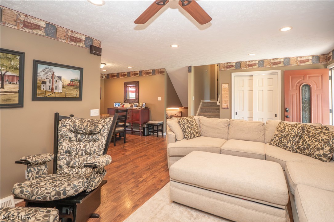 8026 Garnet Avenue NE Canton OH 44721