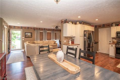 8026 Garnet Avenue NE Canton OH 44721