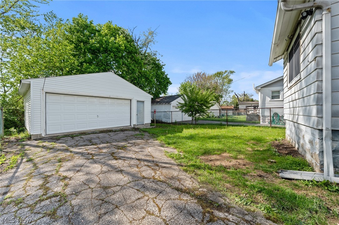 1282 Neptune Avenue Akron OH 44301