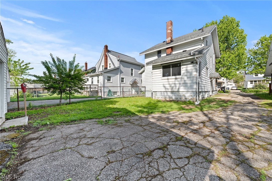 1282 Neptune Avenue Akron OH 44301