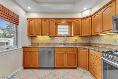 5616 Theota Avenue Parma OH 44129