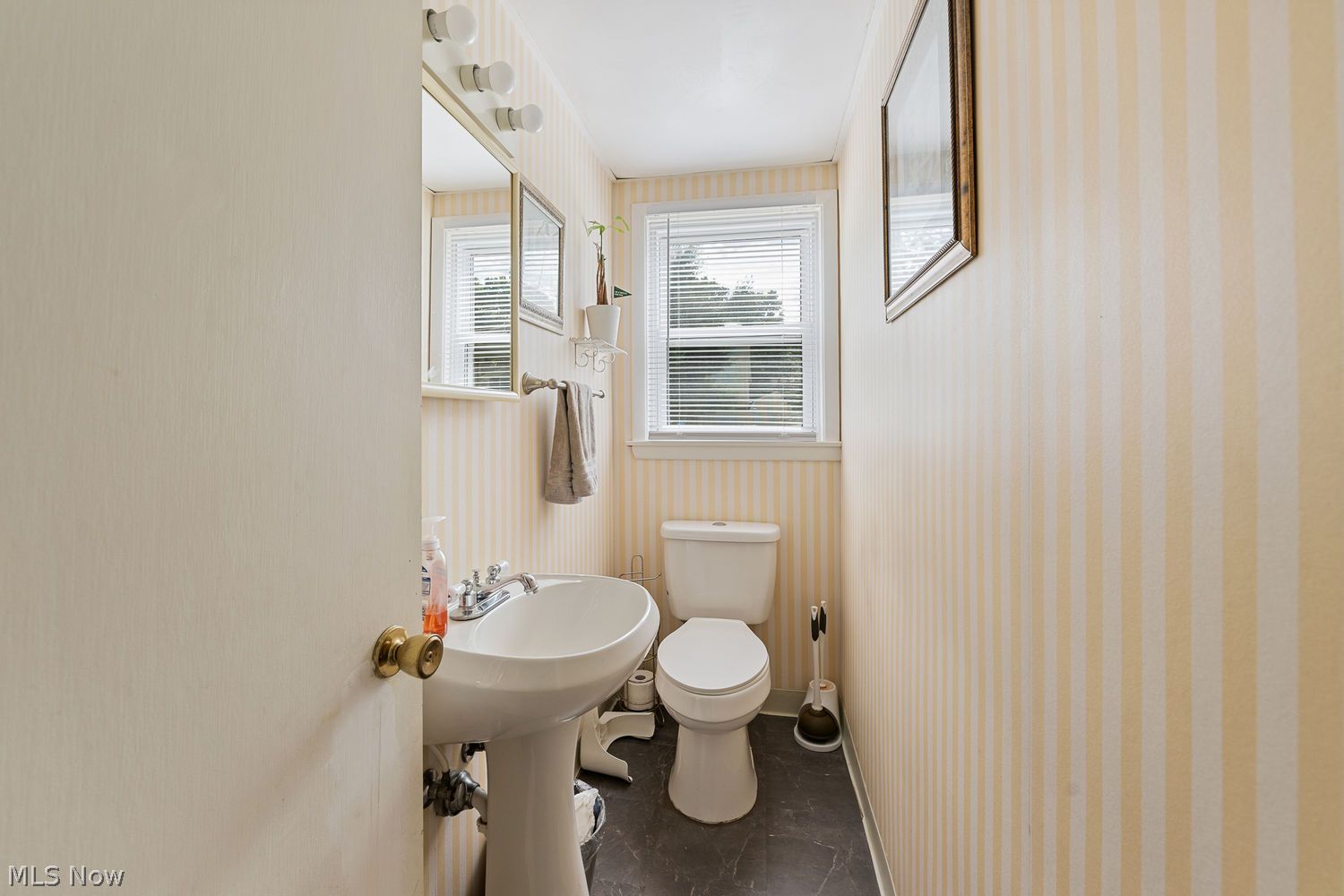 5036 Lindford Avenue NE Canton OH 44705