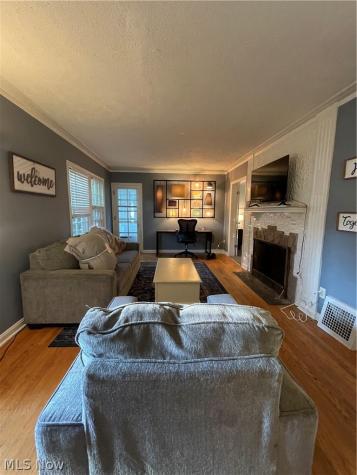 863 Medford Road Cleveland Heights OH 44121
