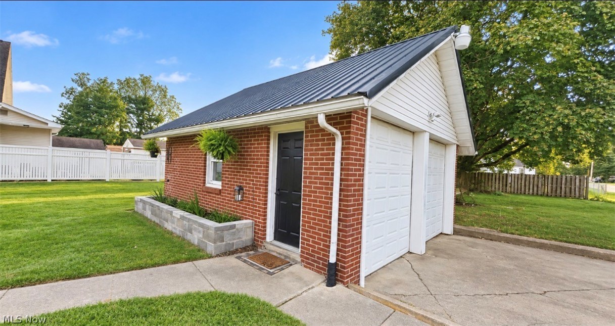 127 Roosevelt Avenue Waynesburg OH 44688