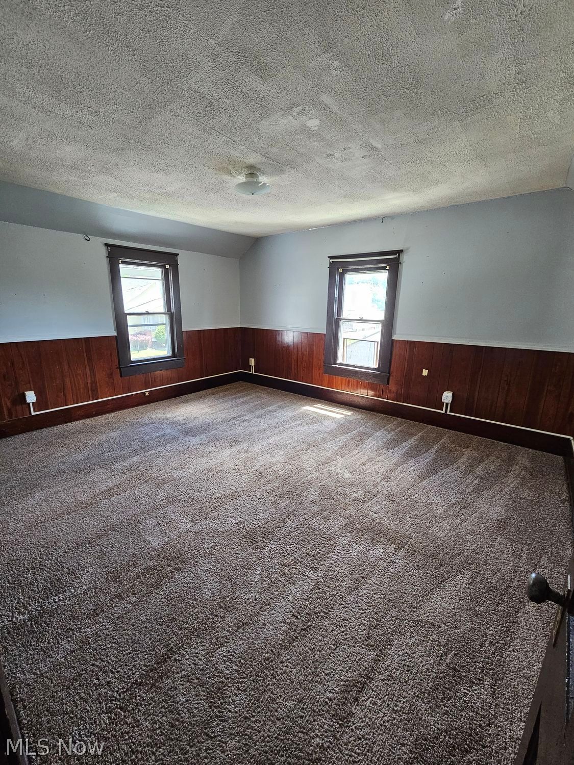 143 W Grant Street Lowellville OH 44436