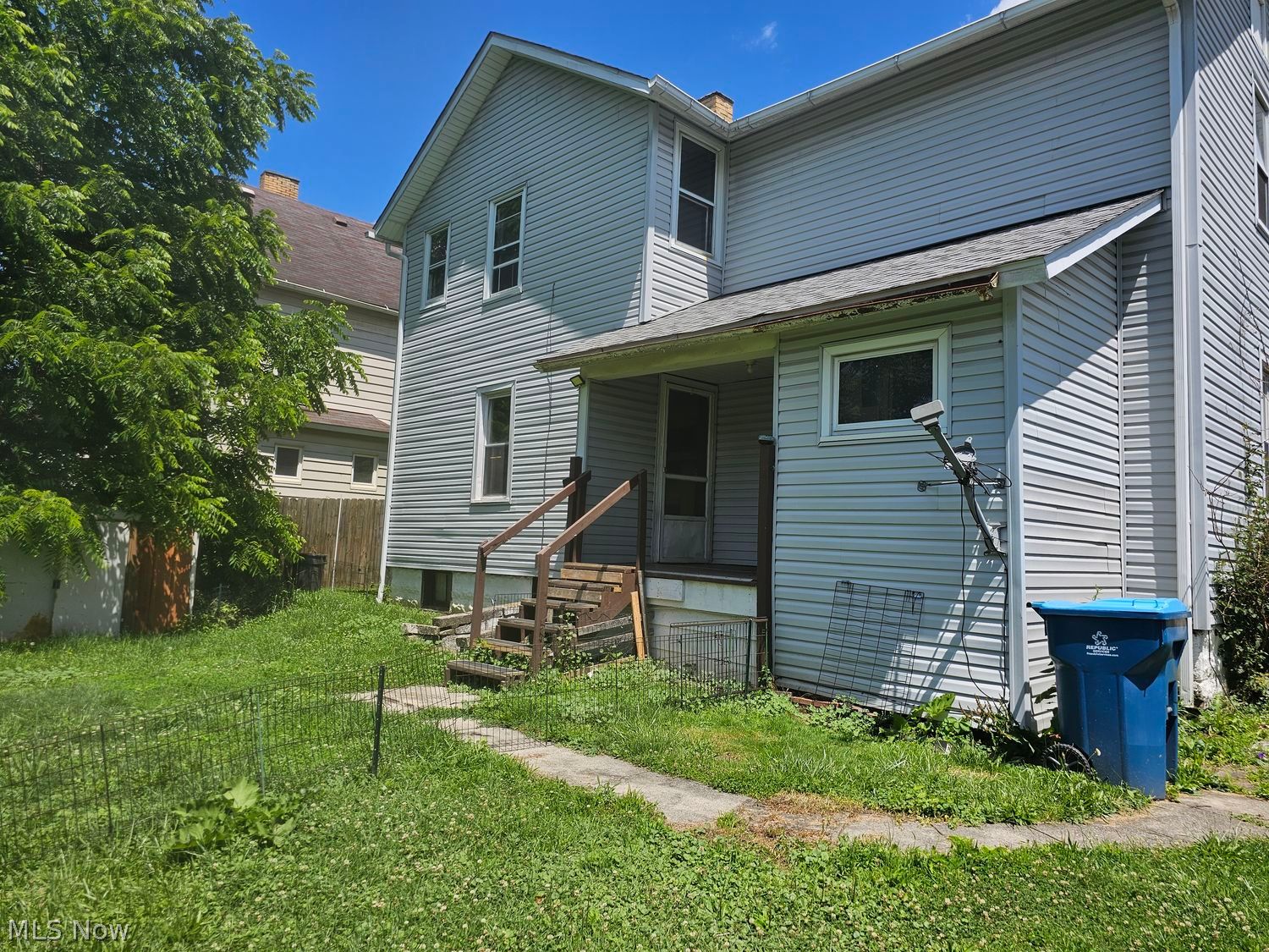 143 W Grant Street Lowellville OH 44436