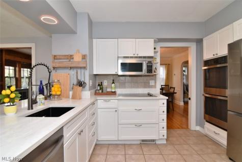 2407 Edgerton Road University Heights OH 44118