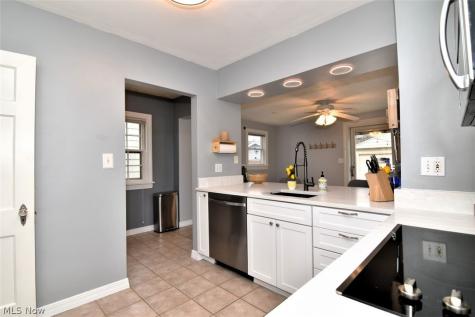 2407 Edgerton Road University Heights OH 44118