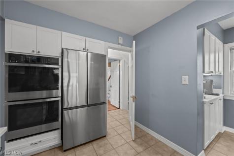 2407 Edgerton Road University Heights OH 44118