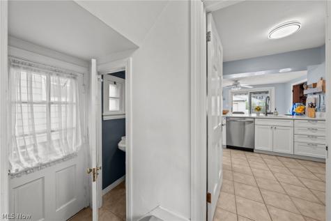 2407 Edgerton Road University Heights OH 44118