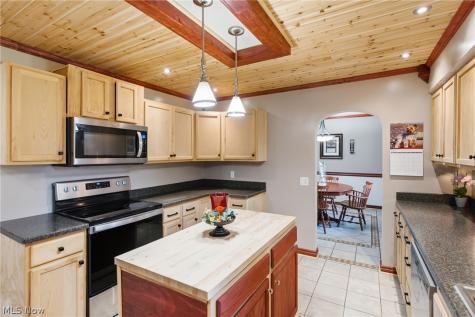 7909 Lake O Springs Avenue NW North Canton OH 44720