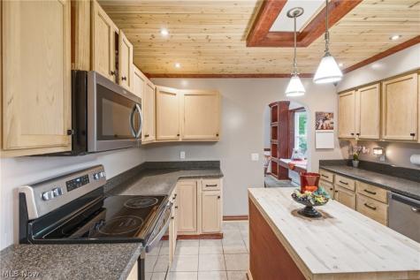 7909 Lake O Springs Avenue NW North Canton OH 44720