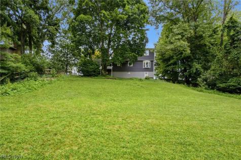 7909 Lake O Springs Avenue NW North Canton OH 44720