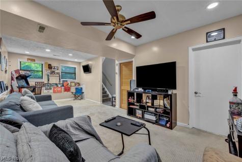 19020 Watercrest Avenue Maple Heights OH 44137