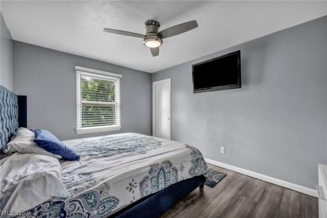 19020 Watercrest Avenue Maple Heights OH 44137