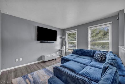 19020 Watercrest Avenue Maple Heights OH 44137
