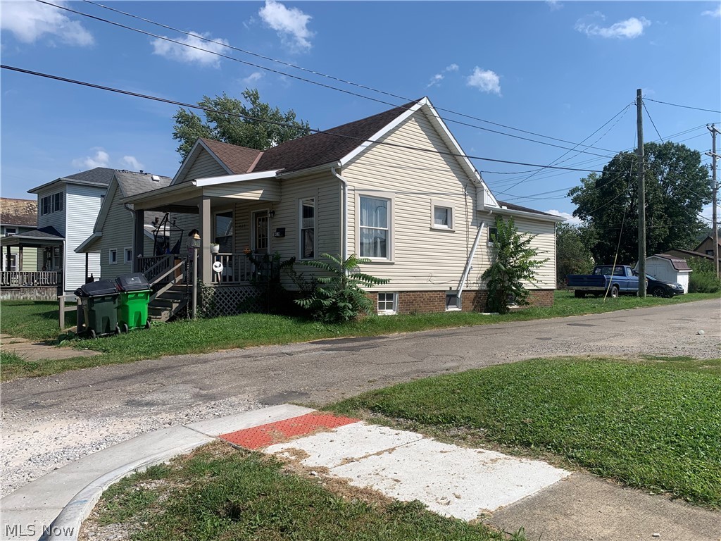 420 5th Street E Uhrichsville OH 44683