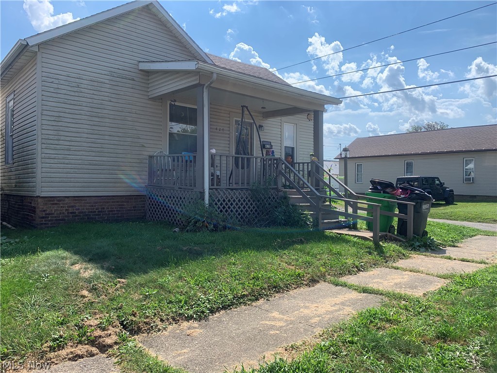 420 5th Street E Uhrichsville OH 44683