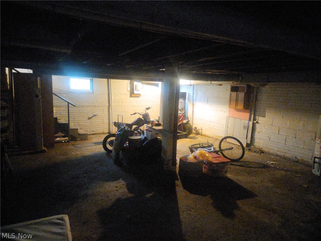 420 5th Street E Uhrichsville OH 44683