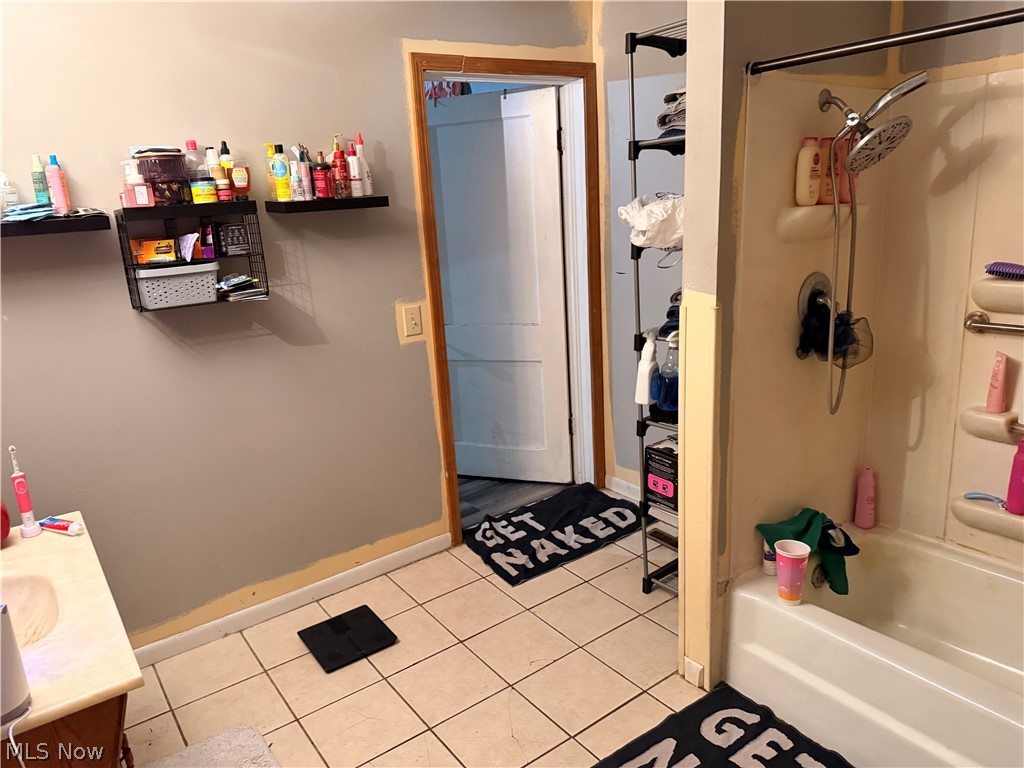 420 5th Street E Uhrichsville OH 44683