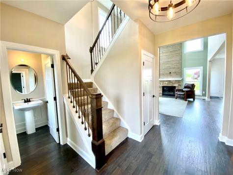 2255 Ledgestone Drive NW Uniontown OH 44685