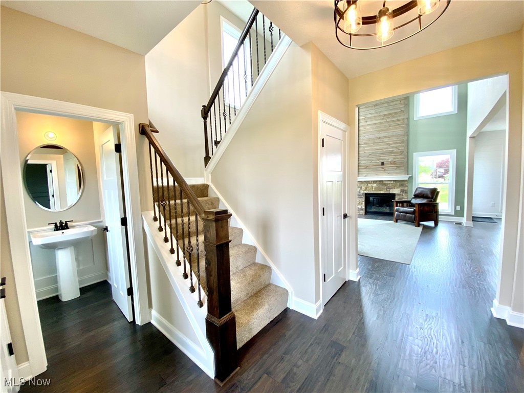 2255 Ledgestone Drive NW Uniontown OH 44685