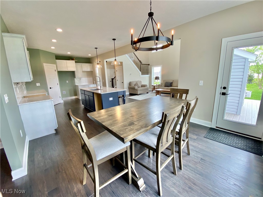 2255 Ledgestone Drive NW Uniontown OH 44685