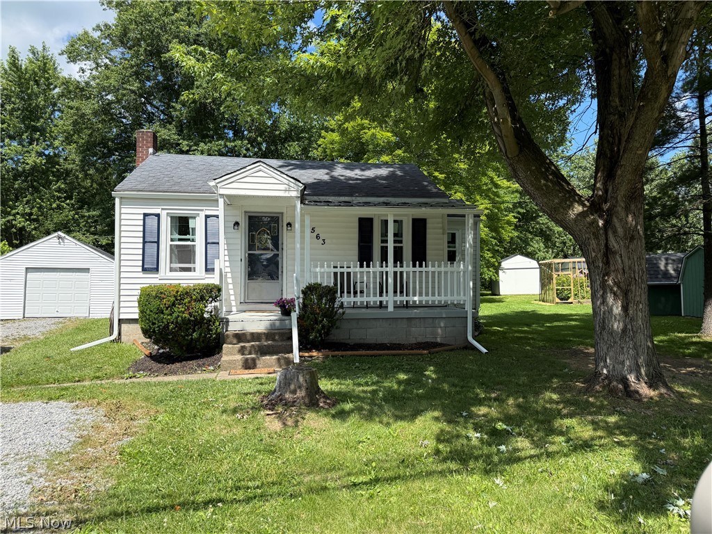 4563 Nutwood Avenue NW Champion OH 44483