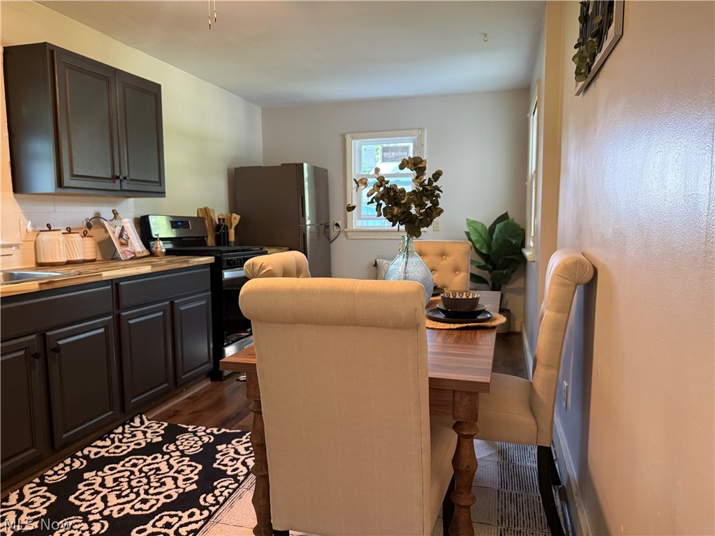 4563 Nutwood Avenue NW Champion OH 44483