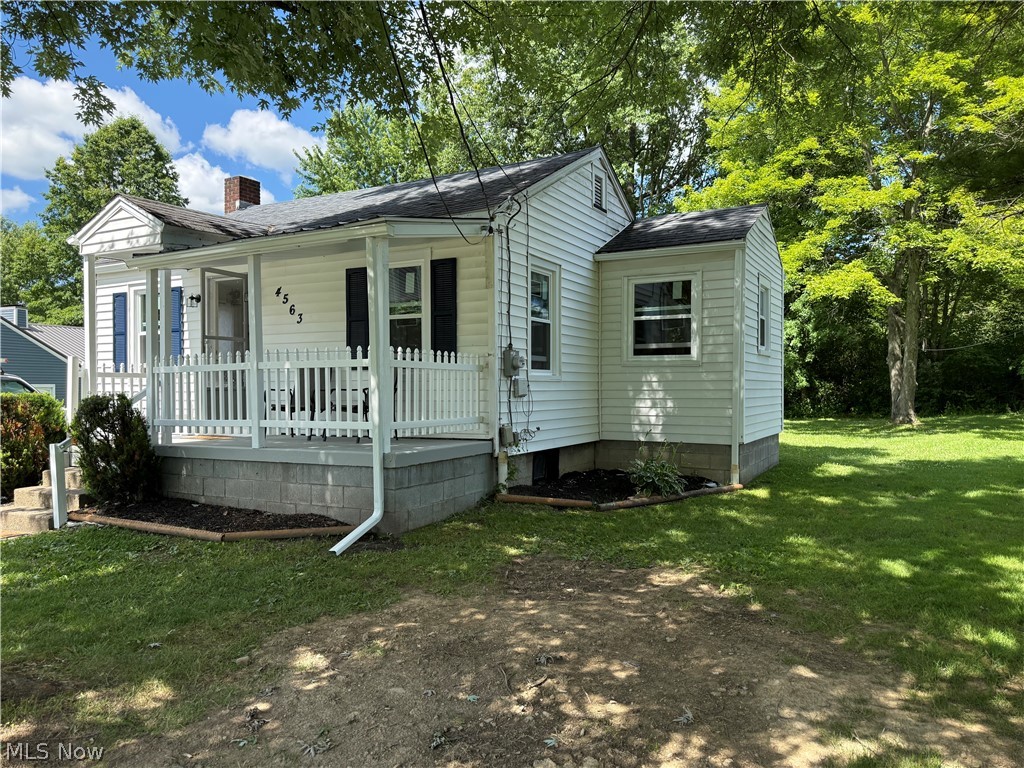 4563 Nutwood Avenue NW Champion OH 44483