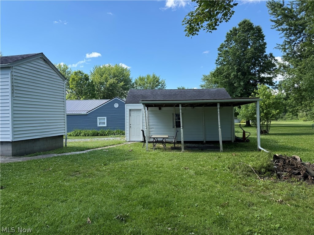 4563 Nutwood Avenue NW Champion OH 44483
