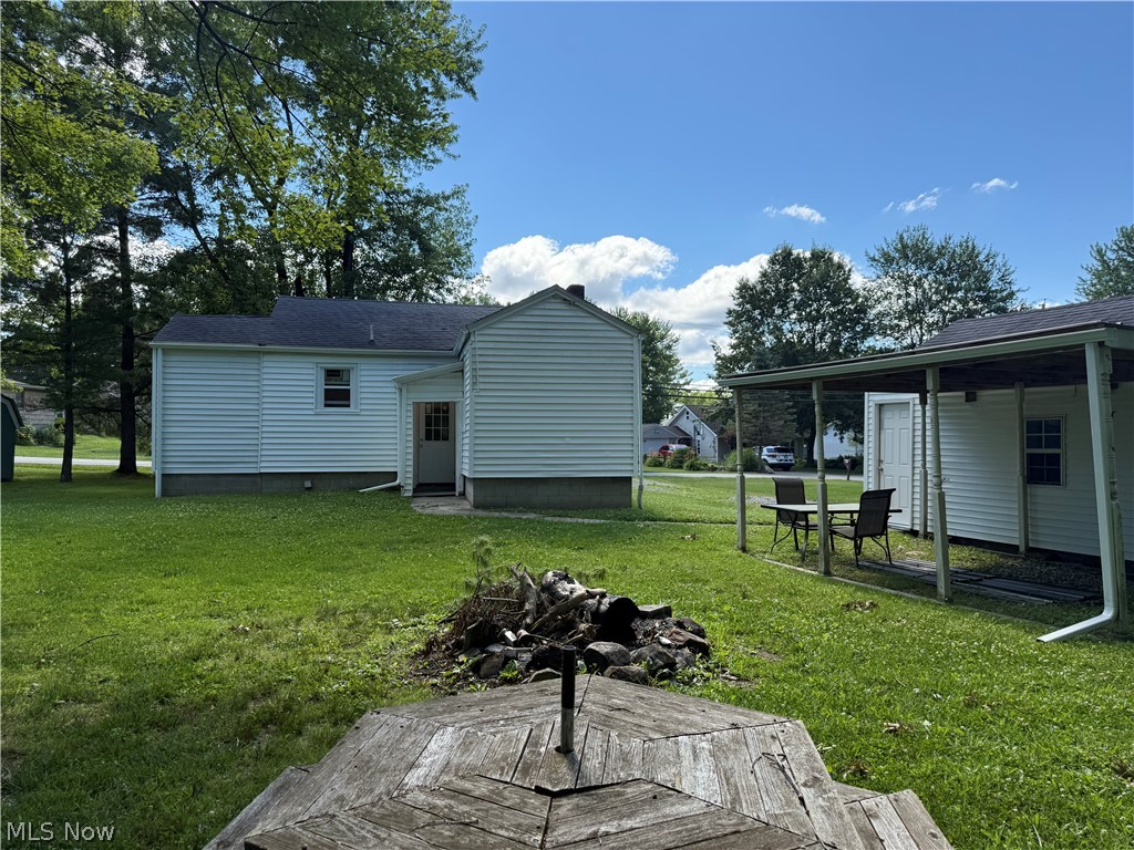 4563 Nutwood Avenue NW Champion OH 44483