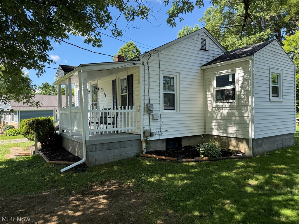 4563 Nutwood Avenue NW Champion OH 44483