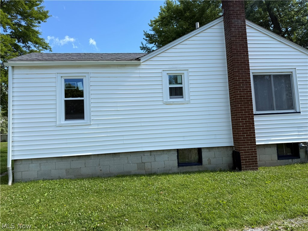 4563 Nutwood Avenue NW Champion OH 44483