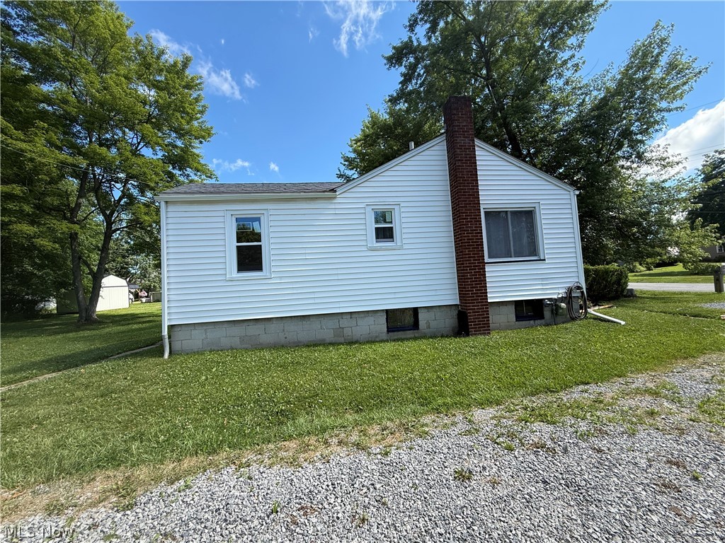 4563 Nutwood Avenue NW Champion OH 44483