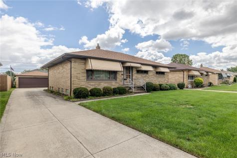 4751 Forest Edge Drive Brooklyn OH 44144